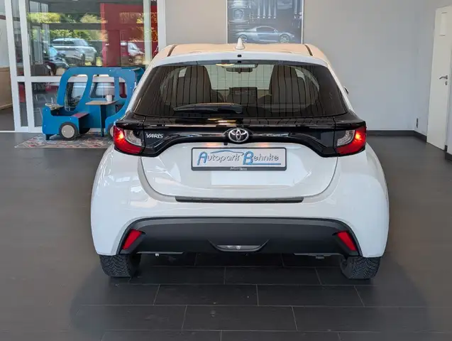 Toyota Yaris view 10