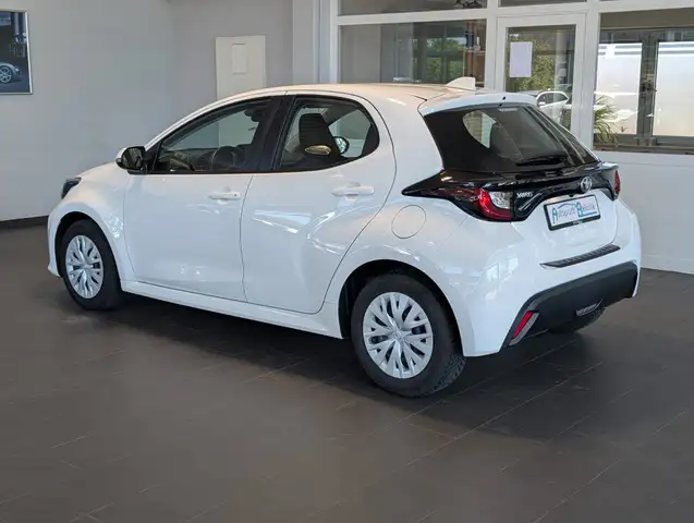 Toyota Yaris view 9