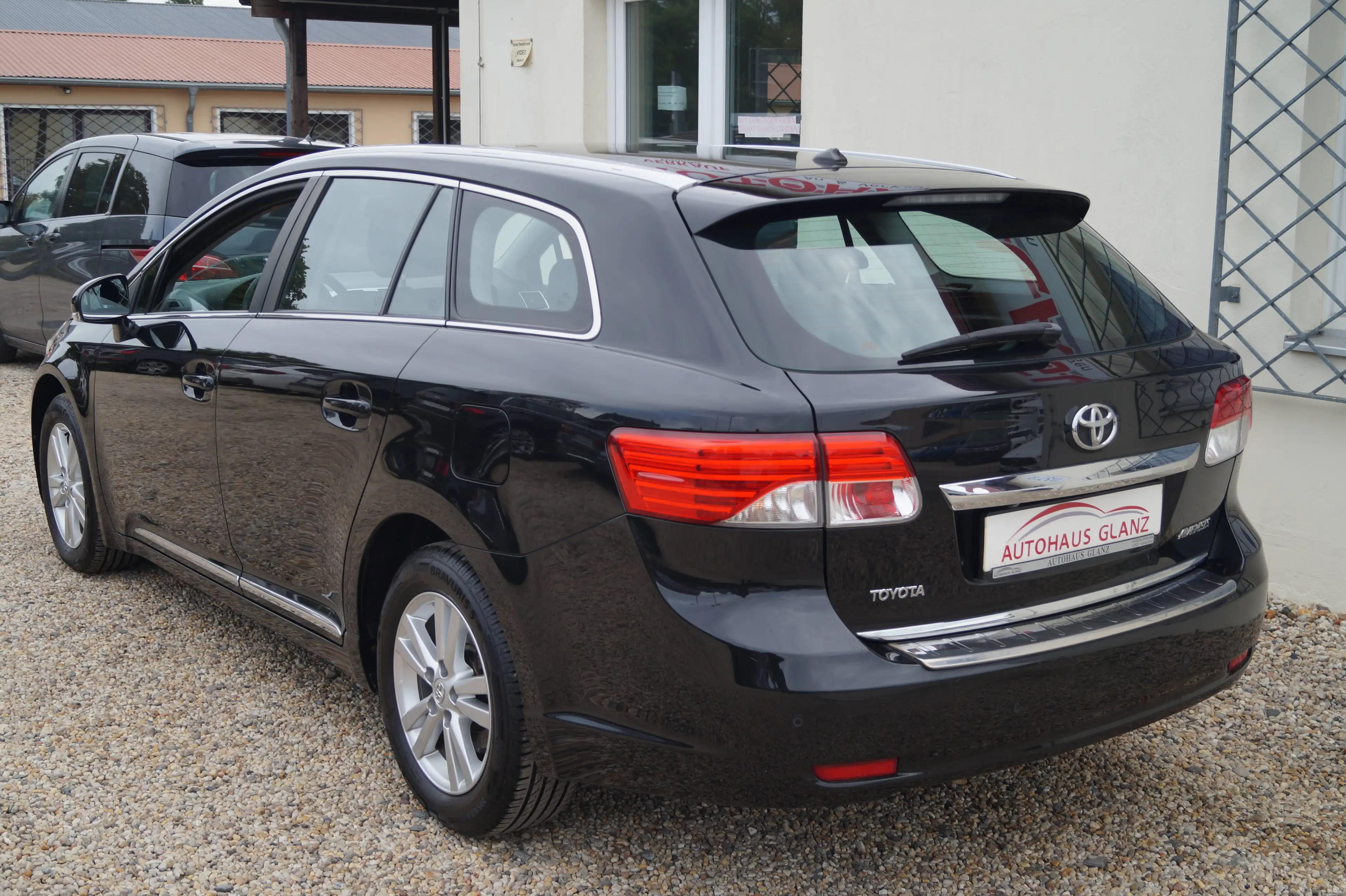 Toyota Avensis Life 2.Hand*Automatik*Kamera* — photo 3