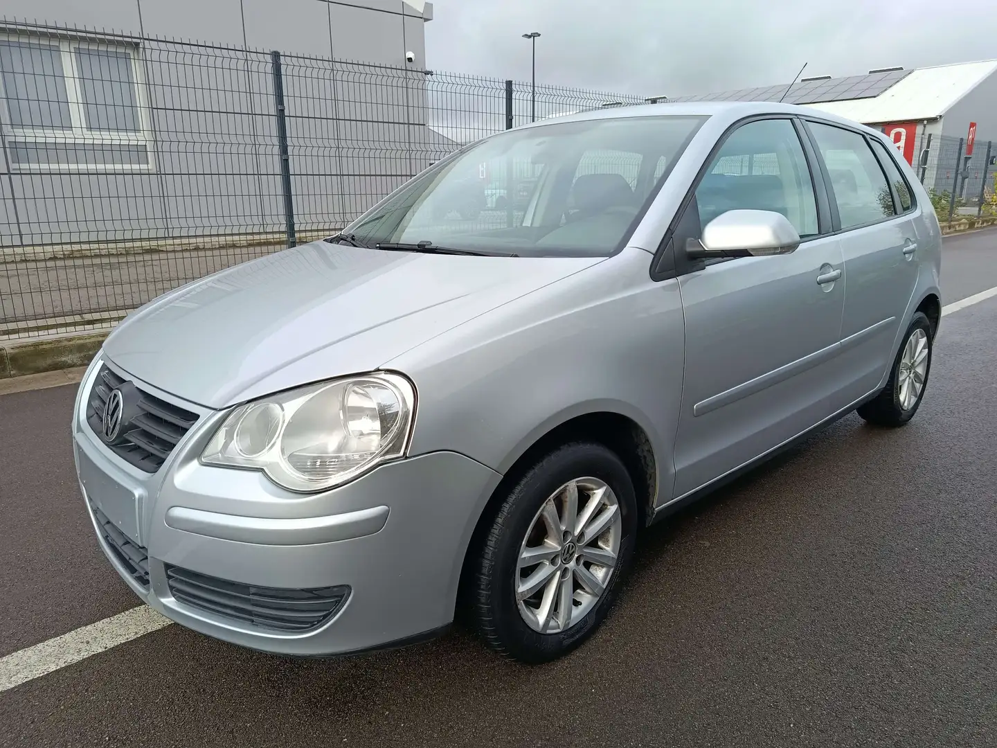 Volkswagen Polo 1.2i Comfortline 5p airco Gris - 1