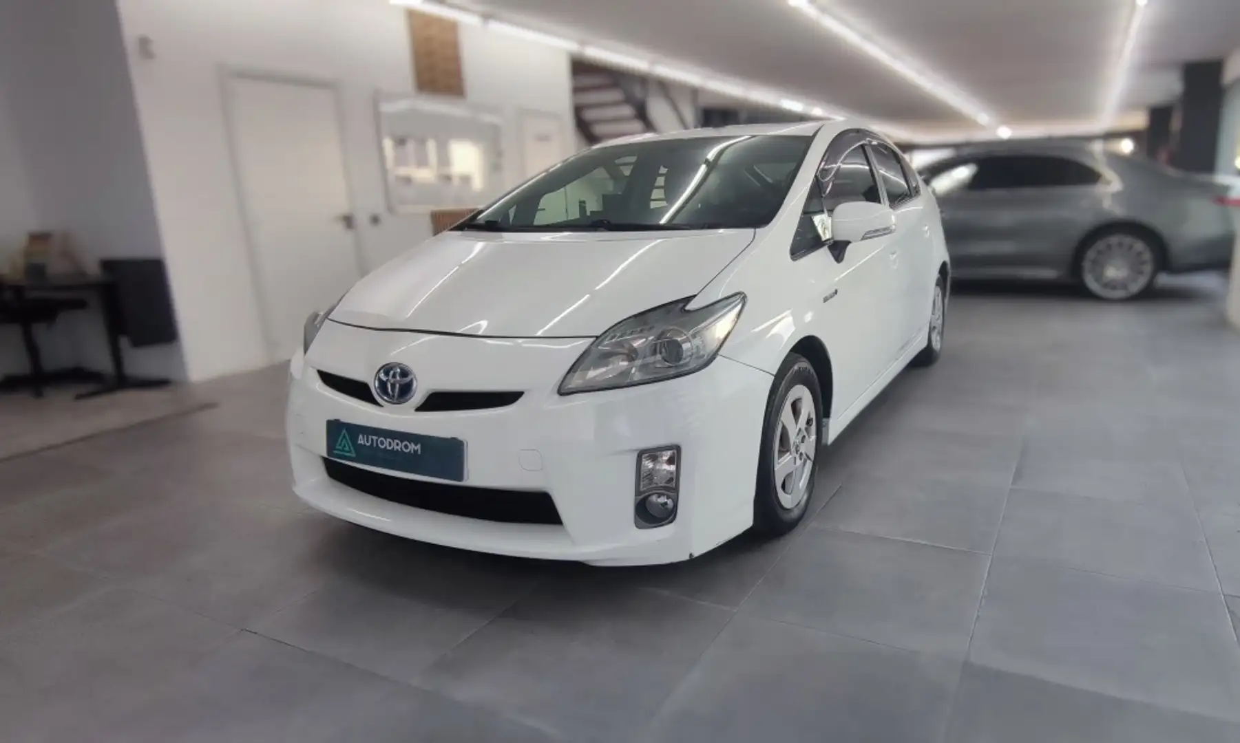 Toyota Prius Plug-In 1.8 Executive White - 1