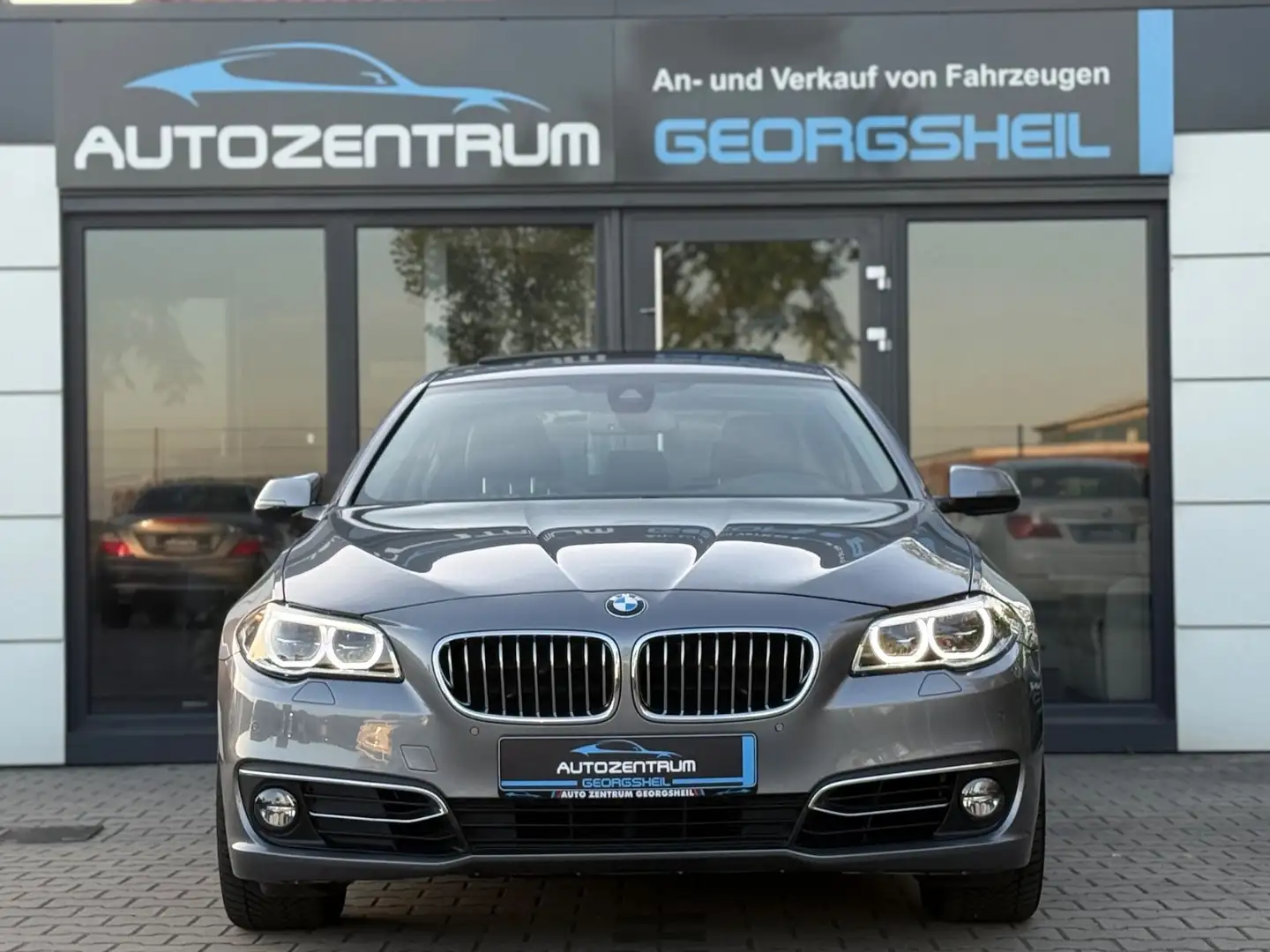 BMW 525 d Limousine-Luxury-line-Adaptive-LED-R-Cam Grau - 2
