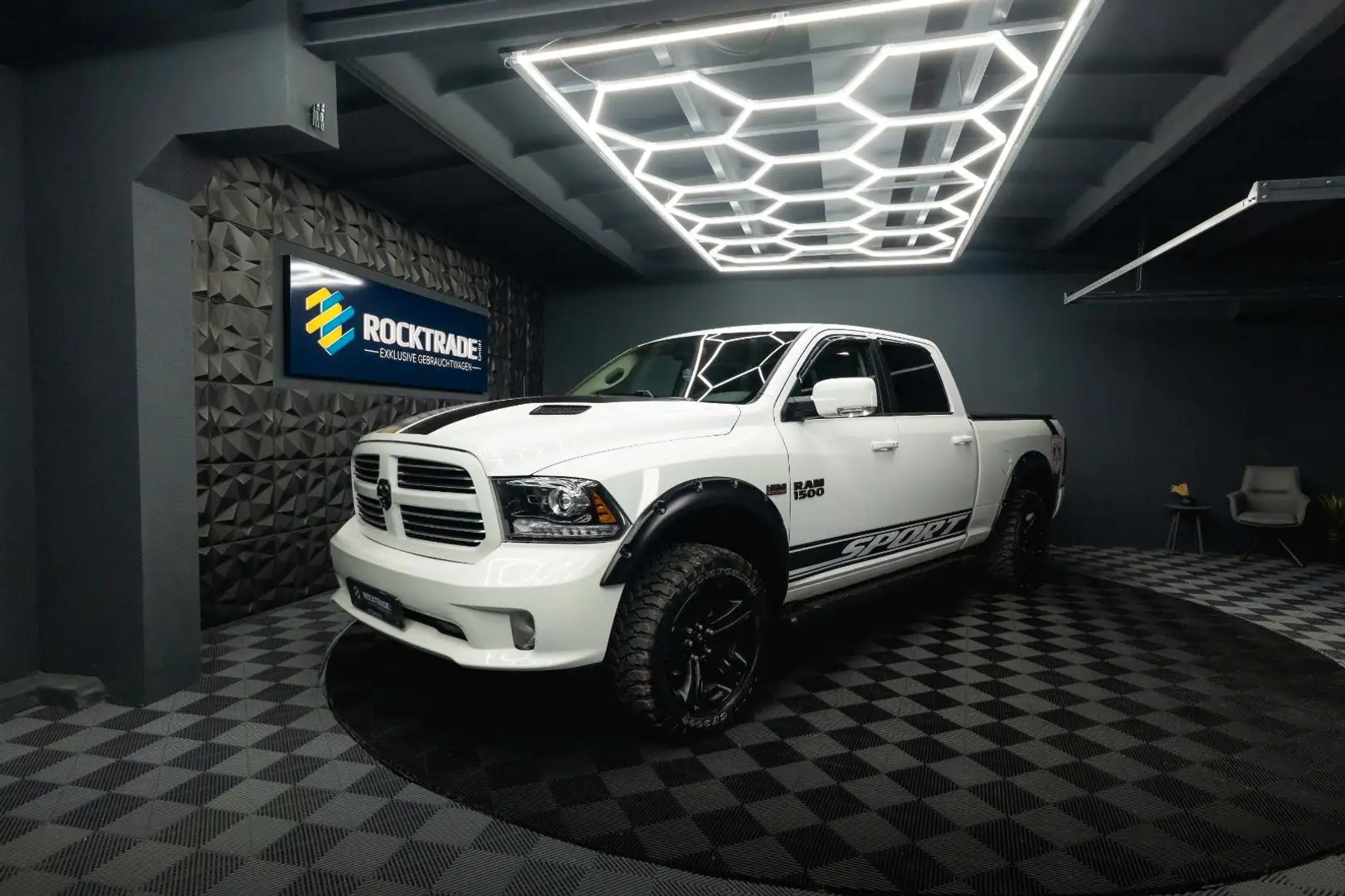 Dodge RAM 5.7 V8 HEMI 4x4 Offroad Sport LONGBED *LPG* Weiß - 1