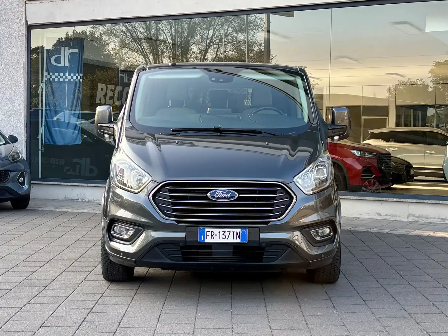 Ford Tourneo Custom 310 2.0 TDCi 170CV PL Titanium Grau - 2