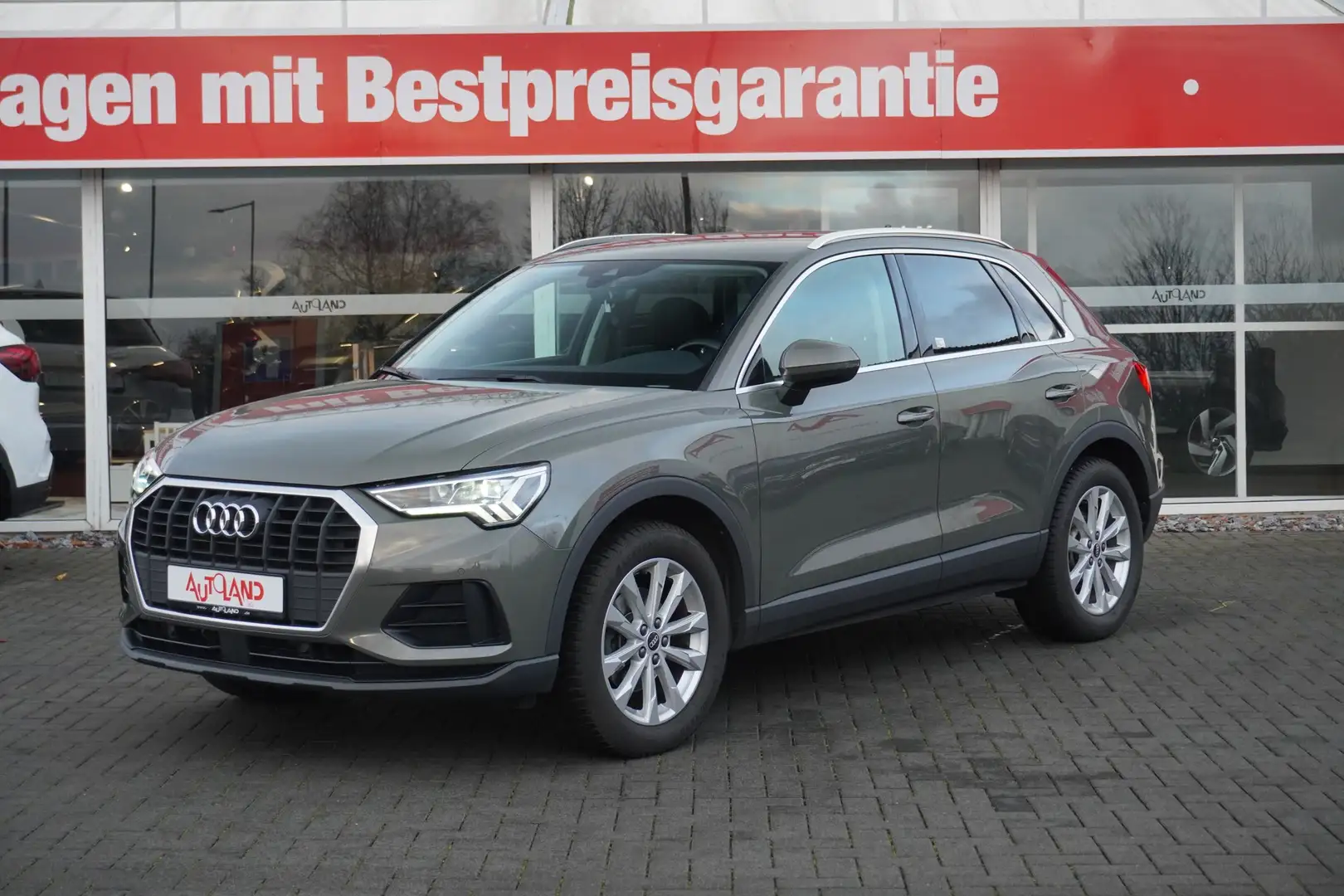 Audi Q3 35 1.5 TFSI S-Tronic LED Kamera Standheizung Grau - 2