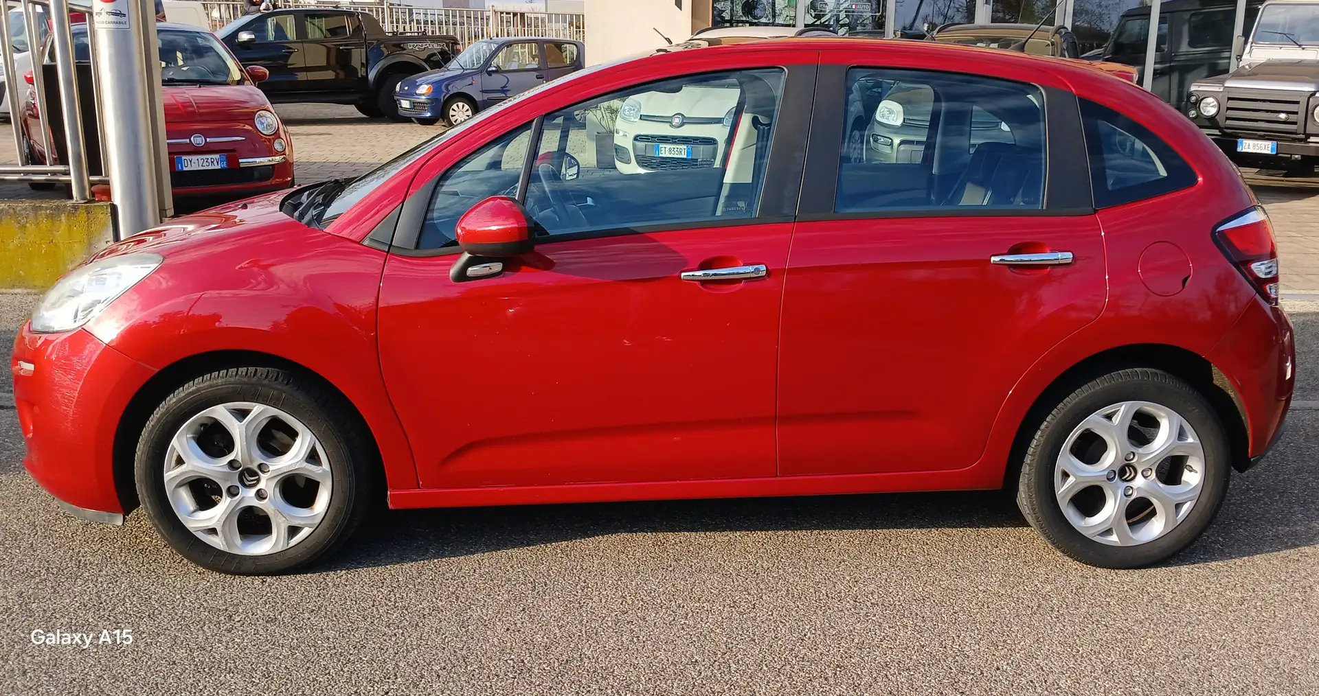 Citroen C3 1,2 benzina clima km 59500 tetto panoramico Rosso - 2