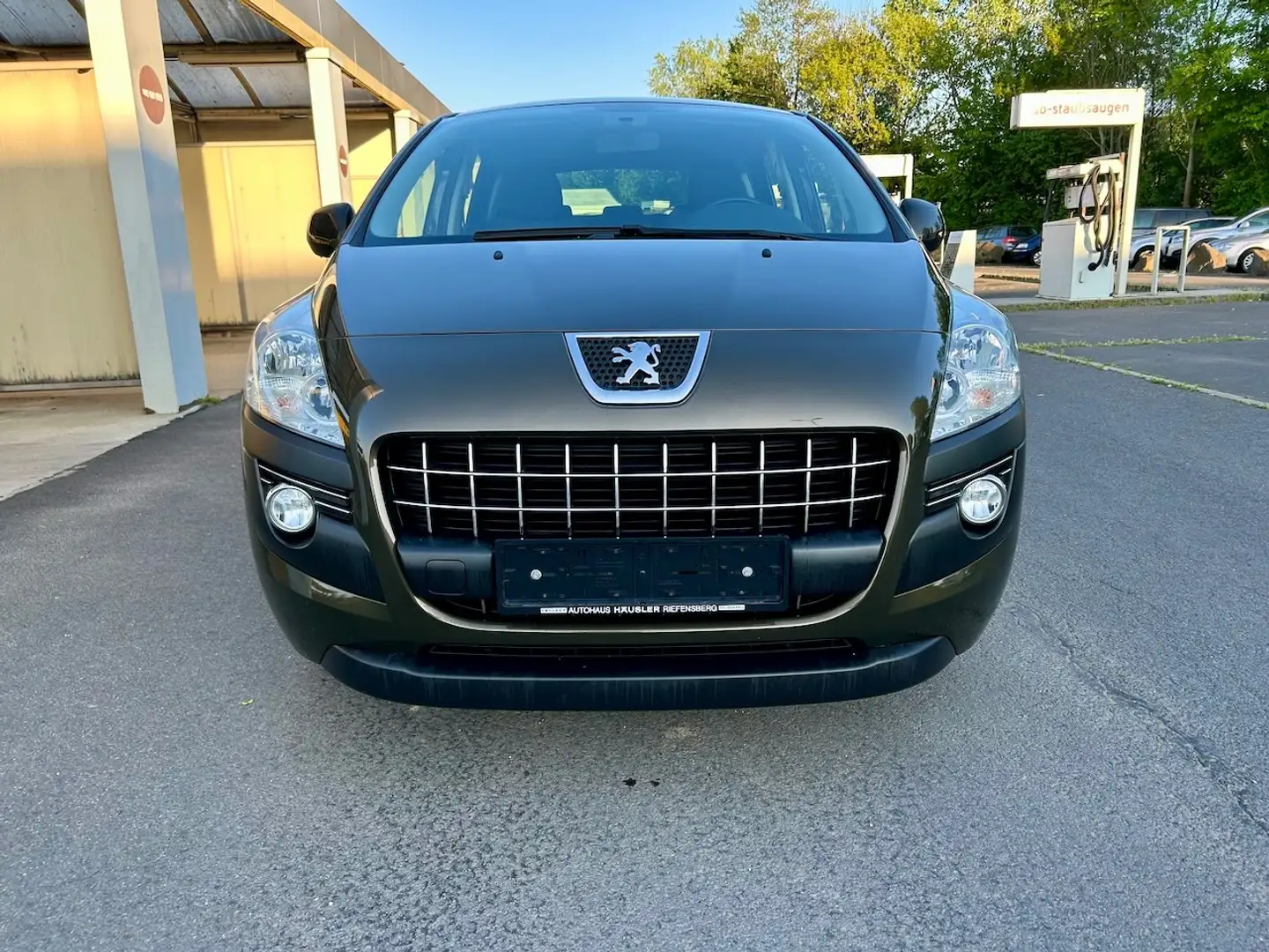 Peugeot 3008 Access 1,6 VTi Brun - 2