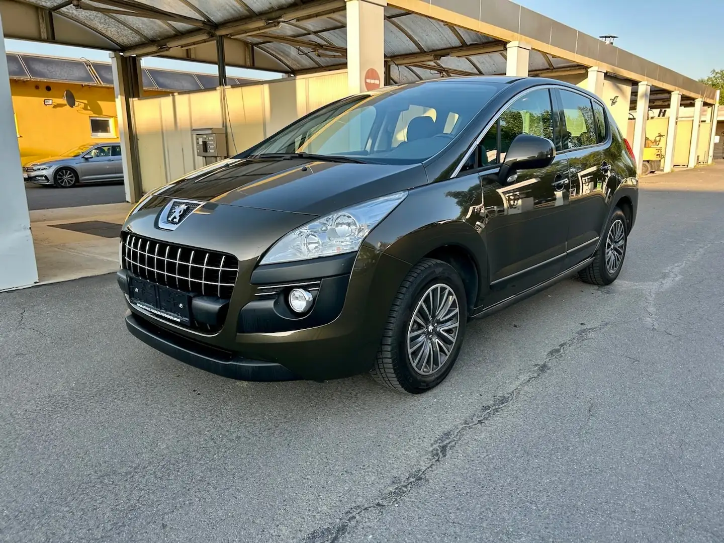 Peugeot 3008 Access 1,6 VTi Brun - 1