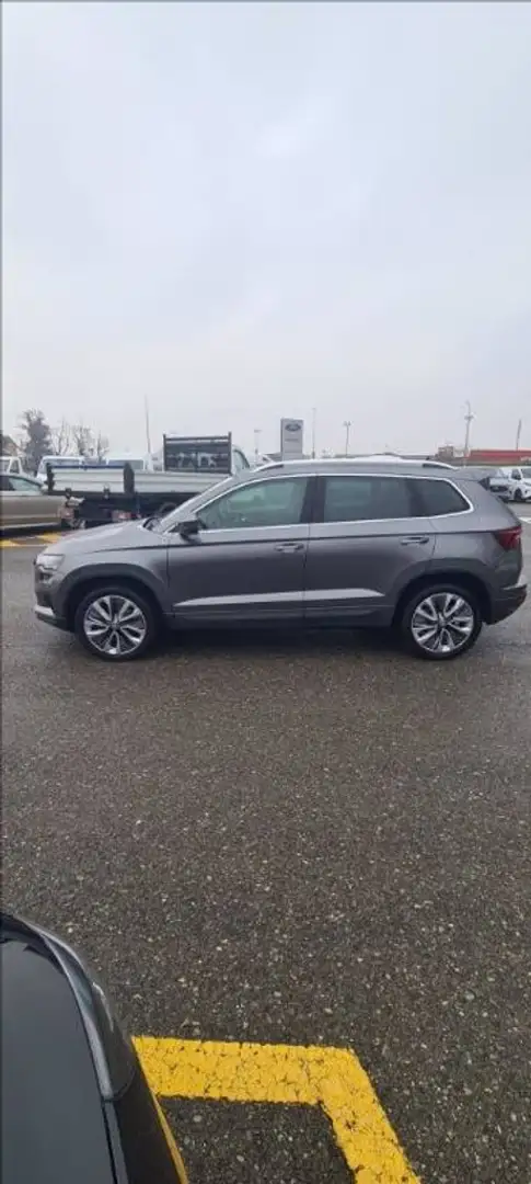Skoda Karoq 2.0 tdi Style 115cv Gris - 2
