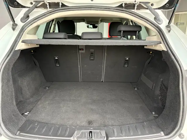 Jaguar E-Pace view 8