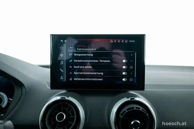 Audi Q2 view 12