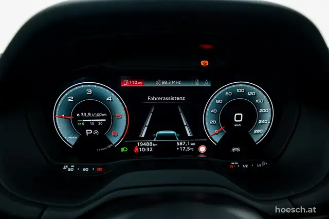 Audi Q2 view 9