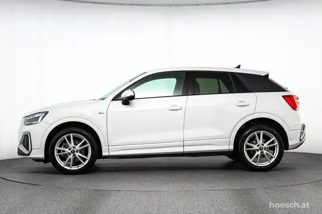 Audi Q2 view 3