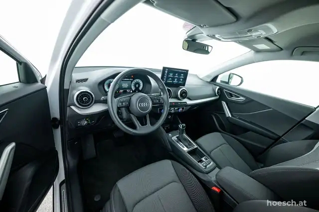 Audi Q2 view 14