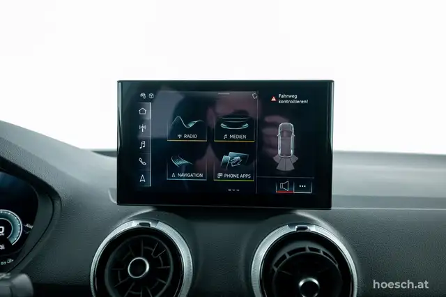 Audi Q2 view 13