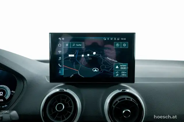 Audi Q2 view 11