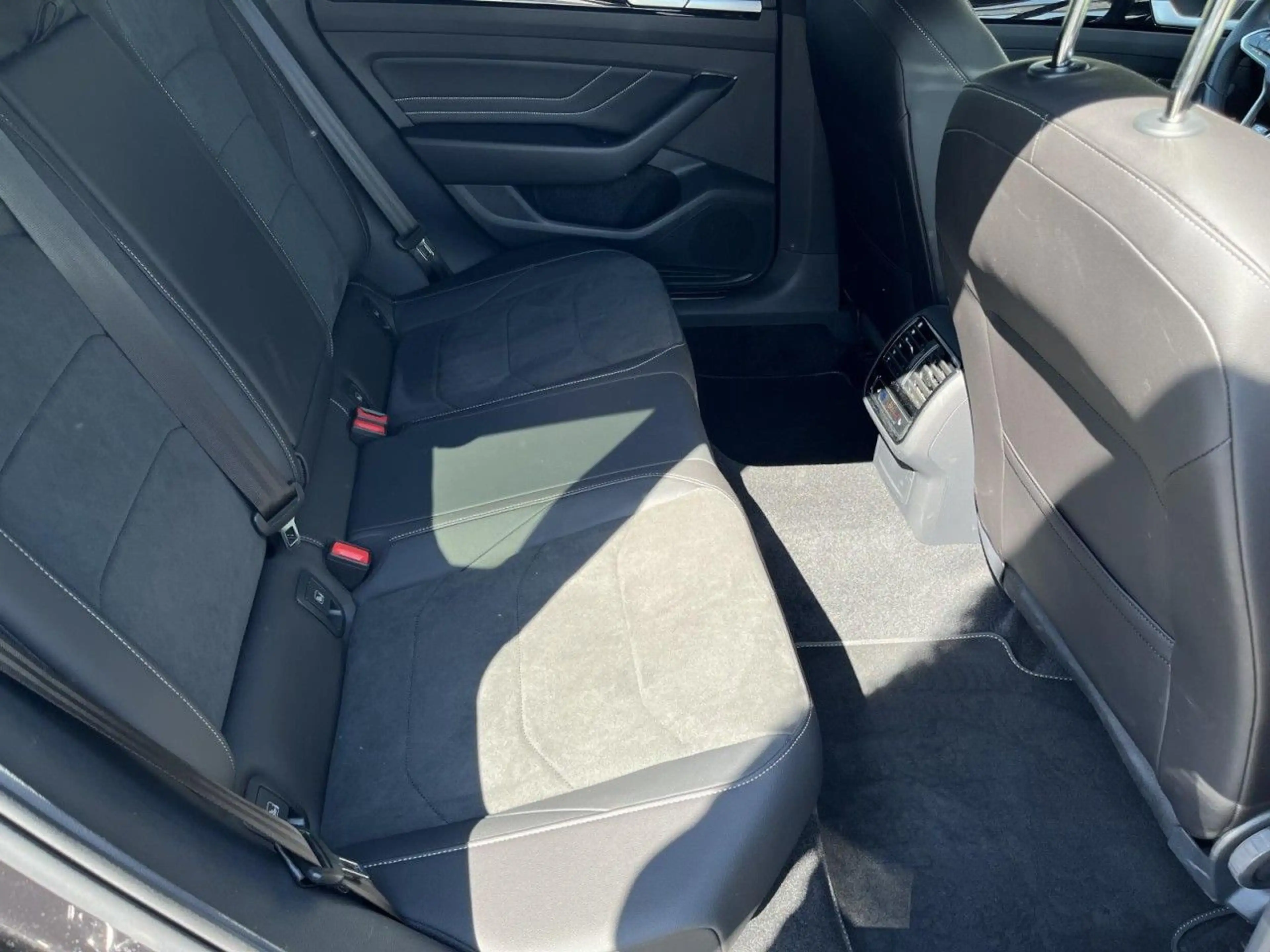 Volkswagen Arteon 2,0 TDI DSG 4Motion R-Line — photo 9