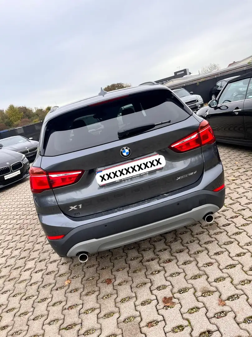 BMW X1 xDrive 18 d Advantage Grau - 2