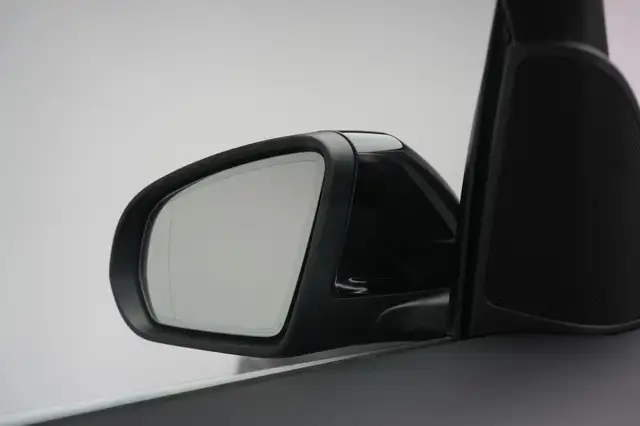 Mercedes-Benz GLC view 28