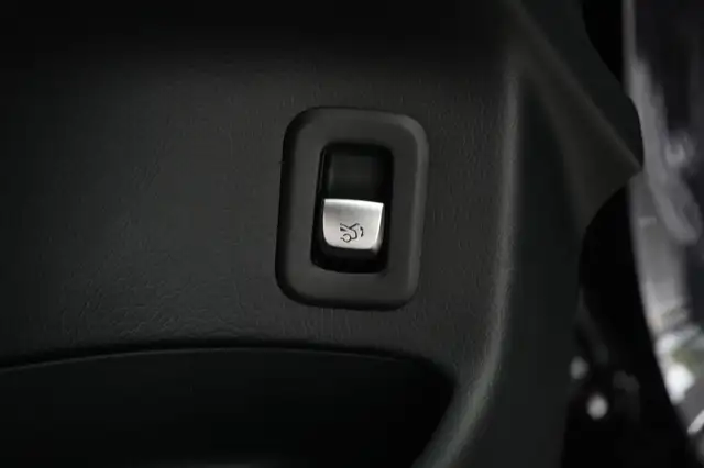 Mercedes-Benz GLC view 26