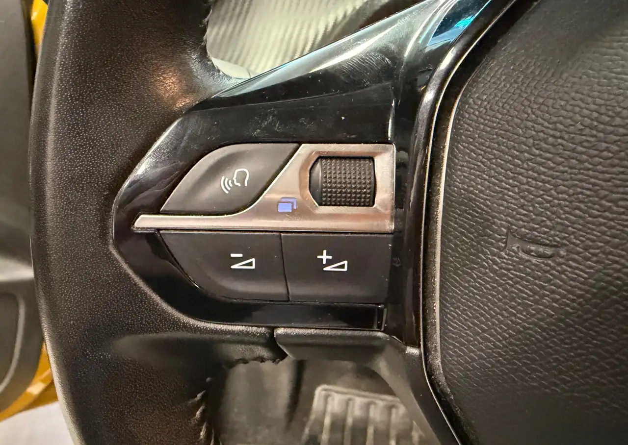 Peugeot 208 208 — photo 35