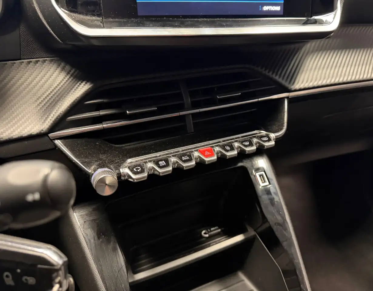 Peugeot 208 208 — photo 31