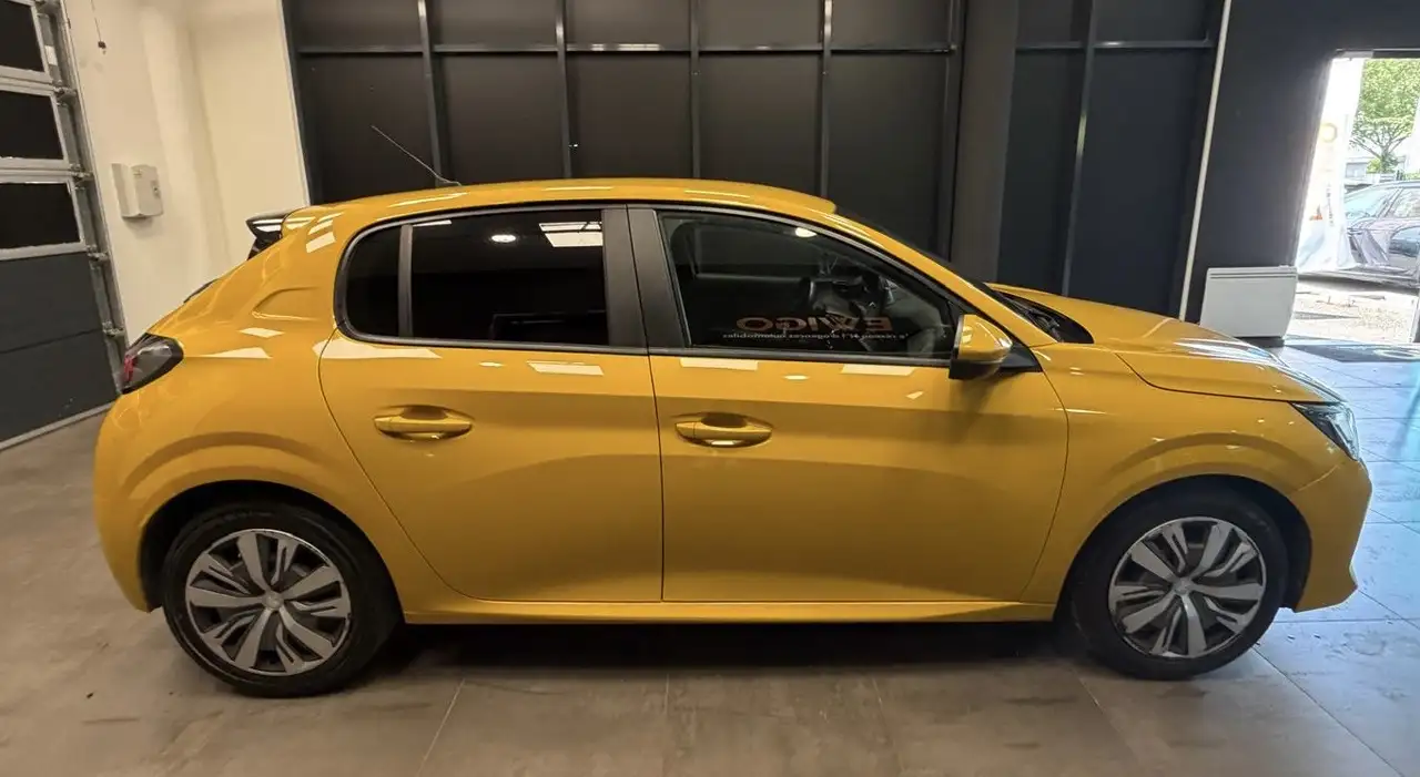 Peugeot 208 208 — photo 15