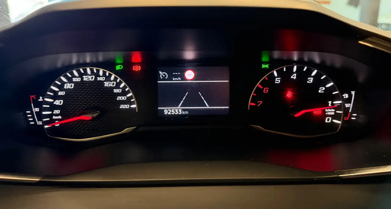 Peugeot 208 208 — photo 20