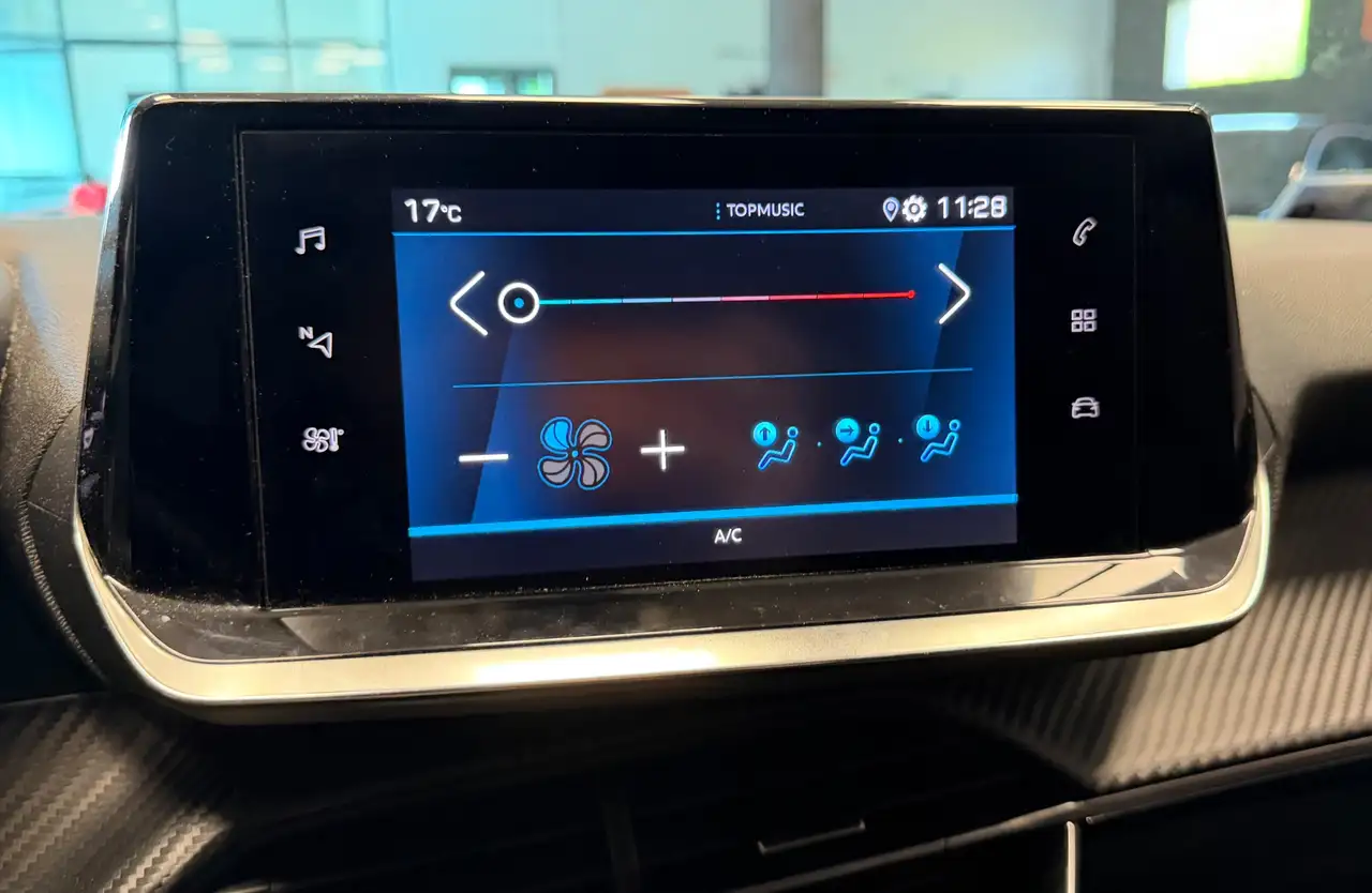 Peugeot 208 208 — photo 22