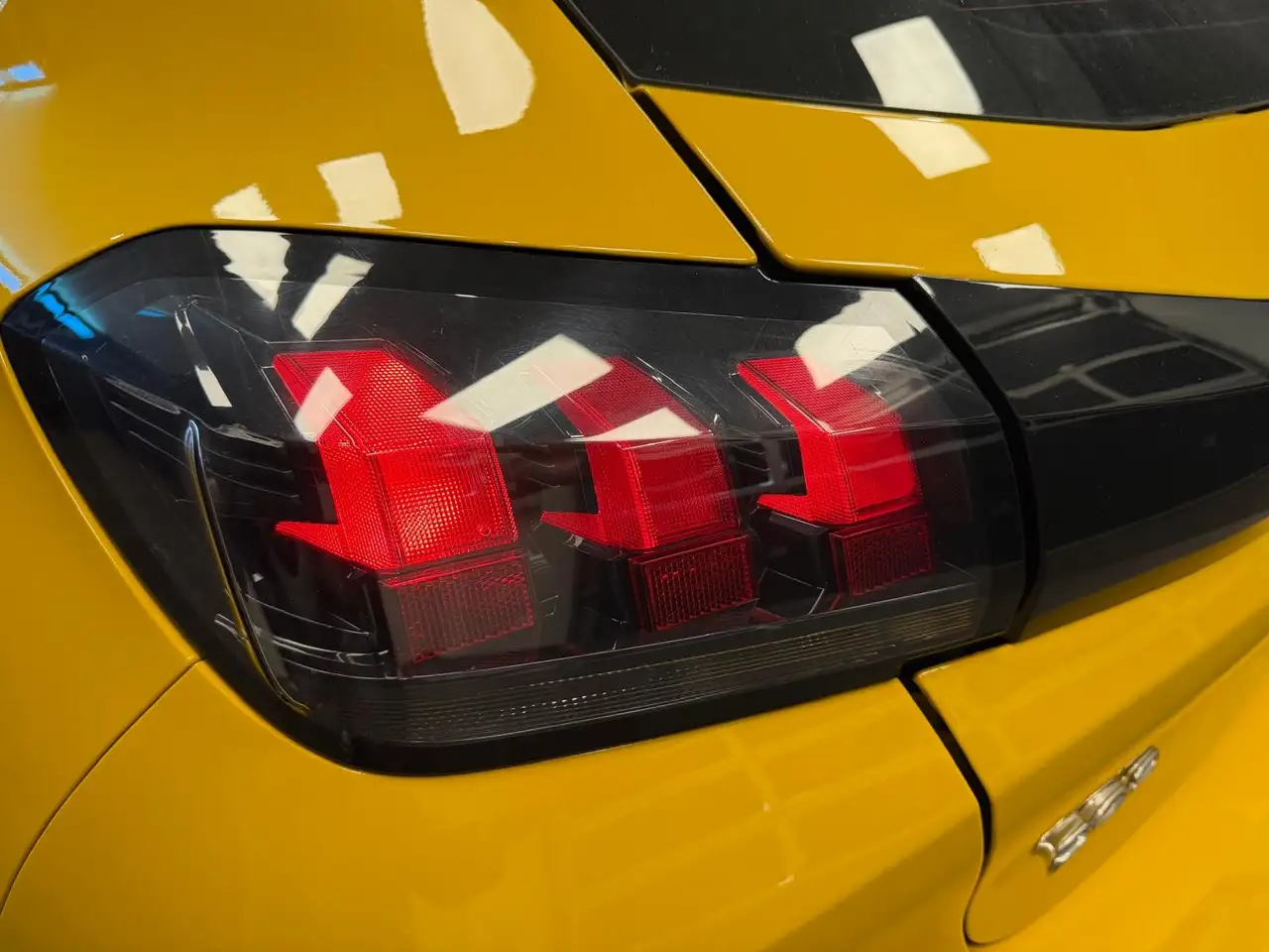 Peugeot 208 208 — photo 42