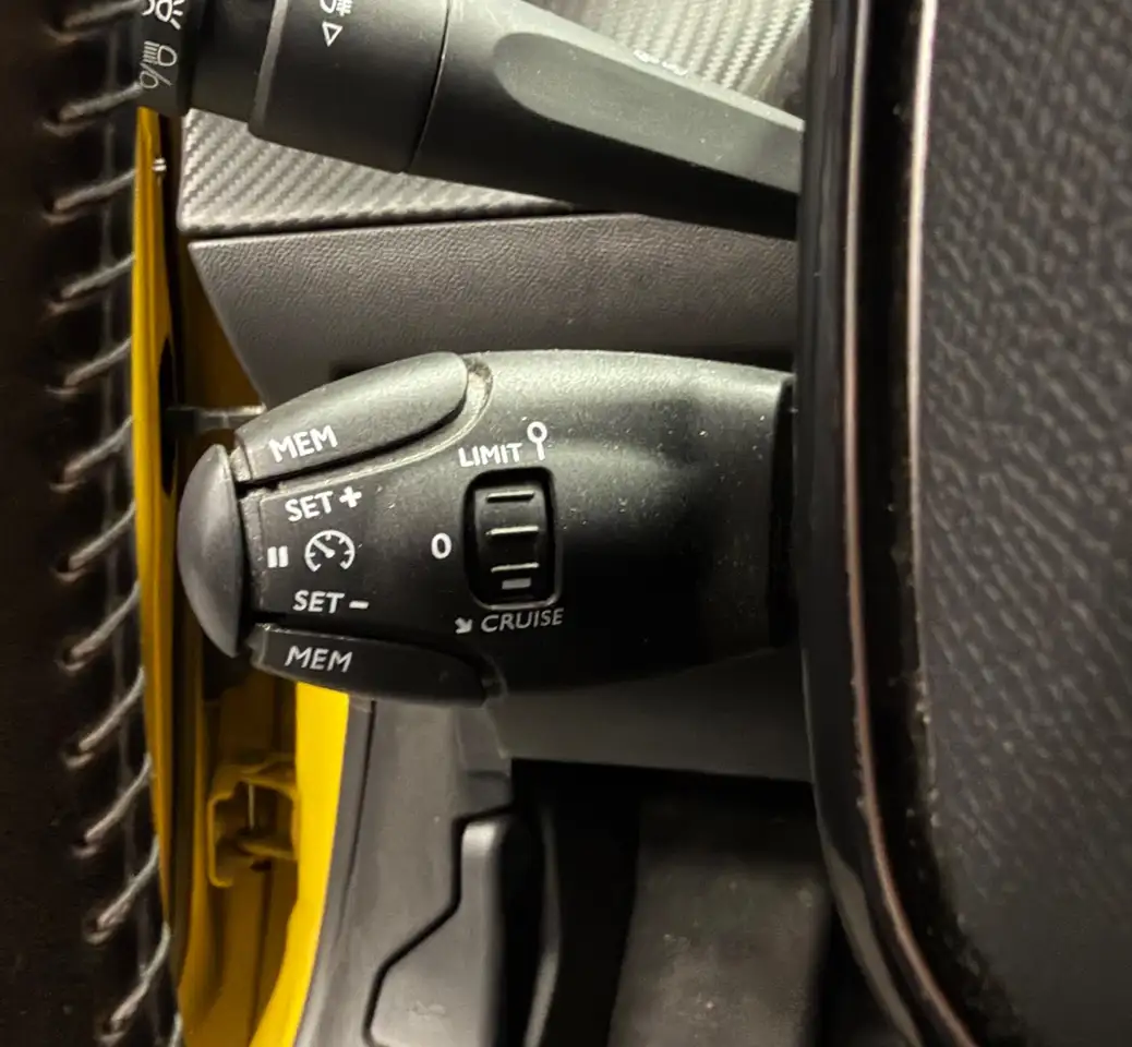 Peugeot 208 208 — photo 34