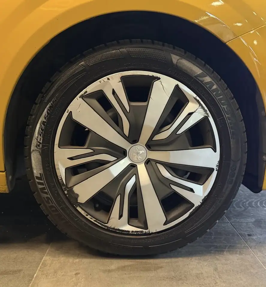 Peugeot 208 208 — photo 12