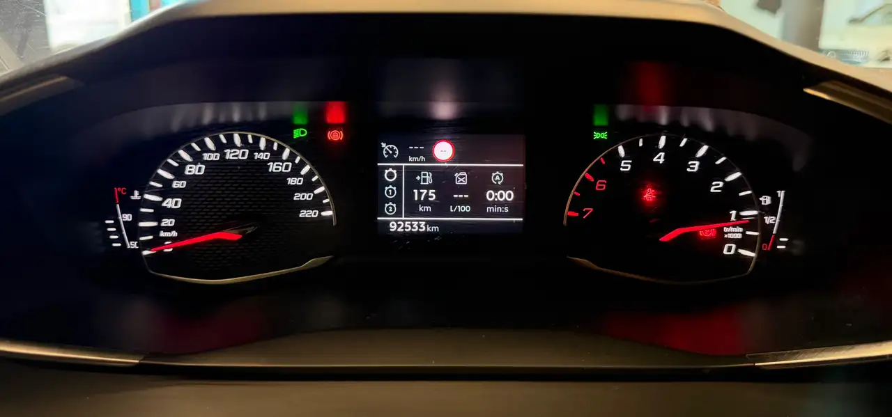 Peugeot 208 208 — photo 19