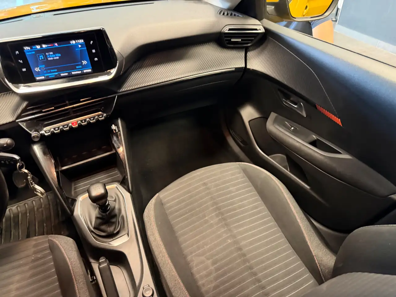 Peugeot 208 208 — photo 29