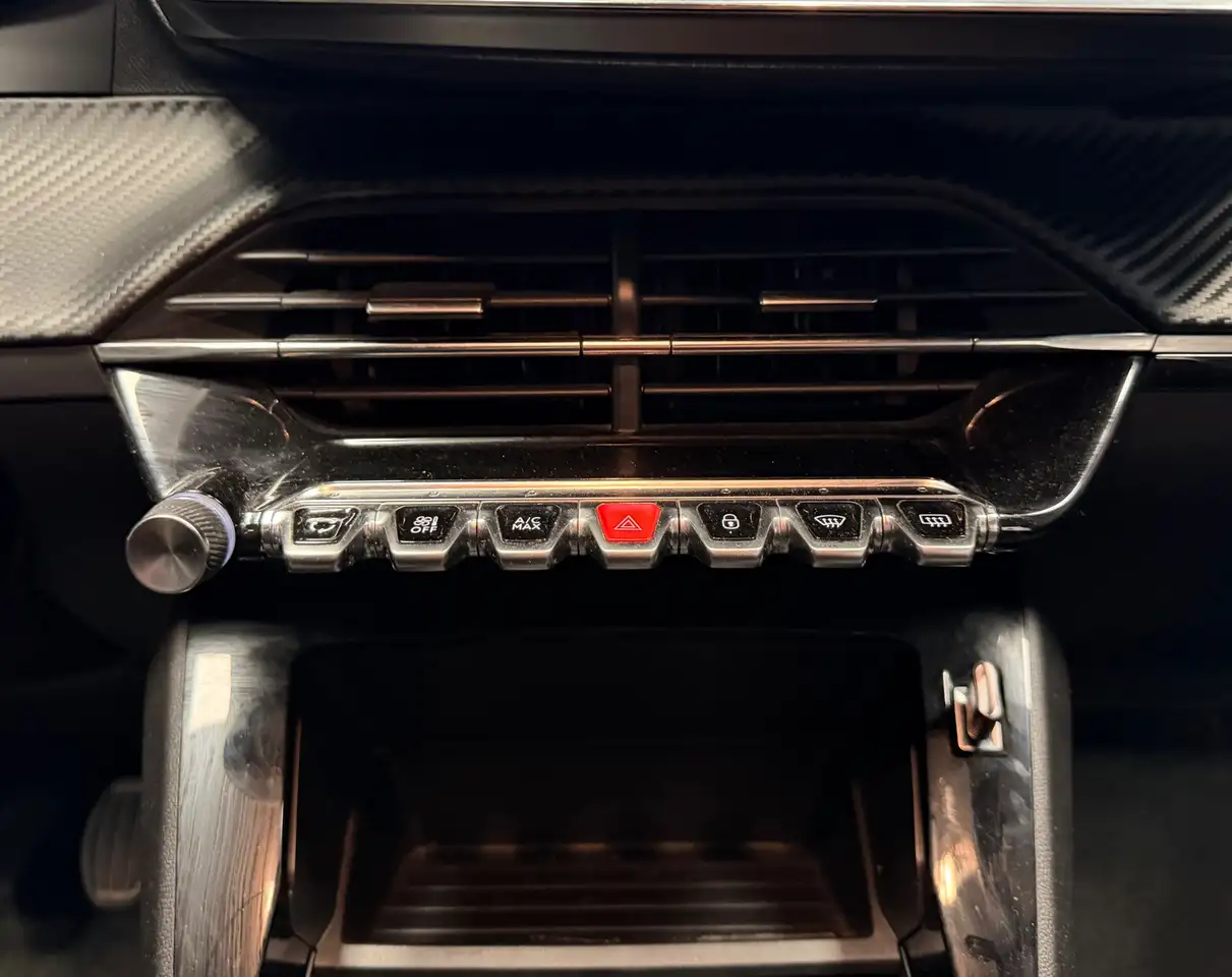 Peugeot 208 208 — photo 39