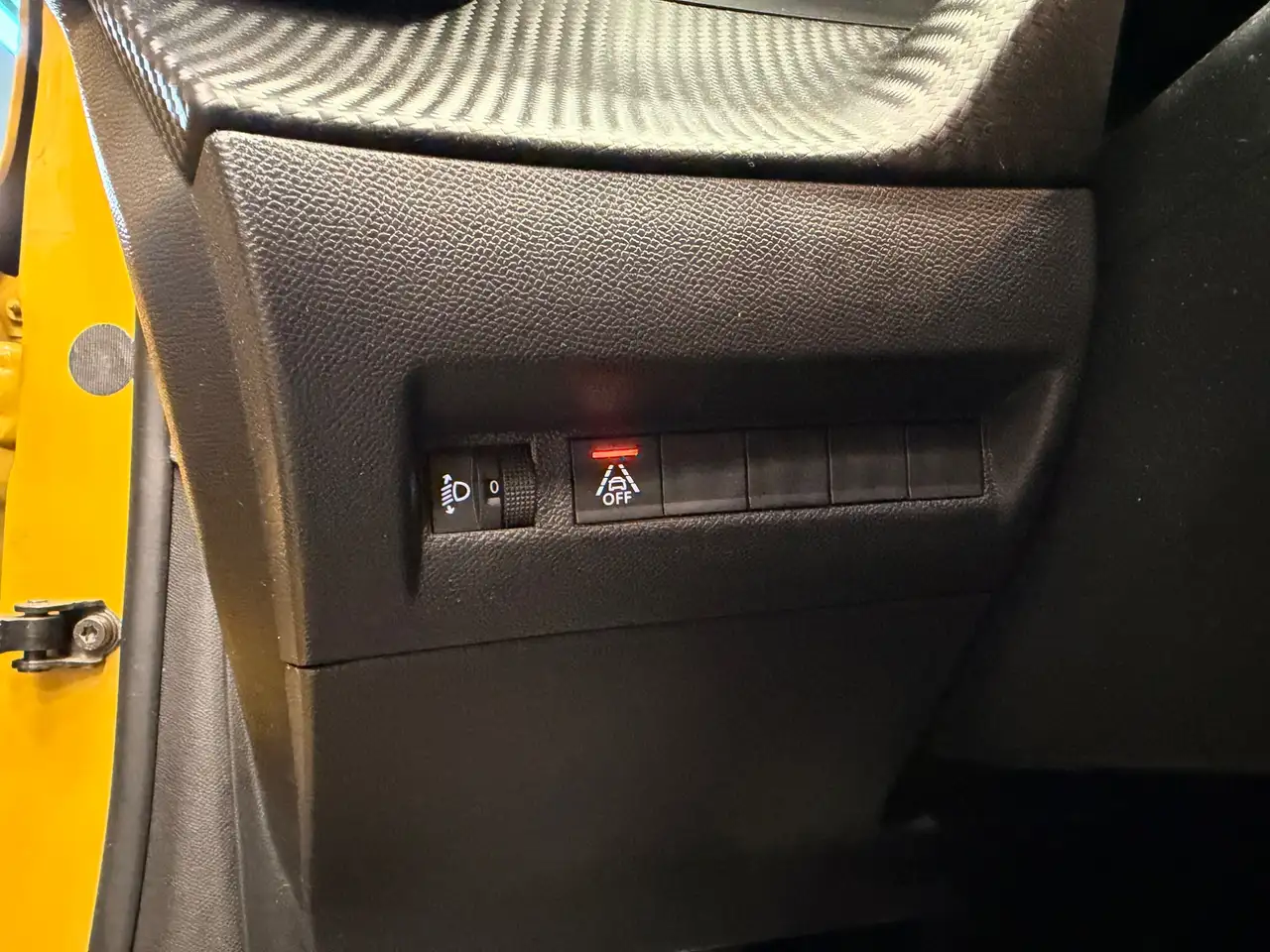 Peugeot 208 208 — photo 32