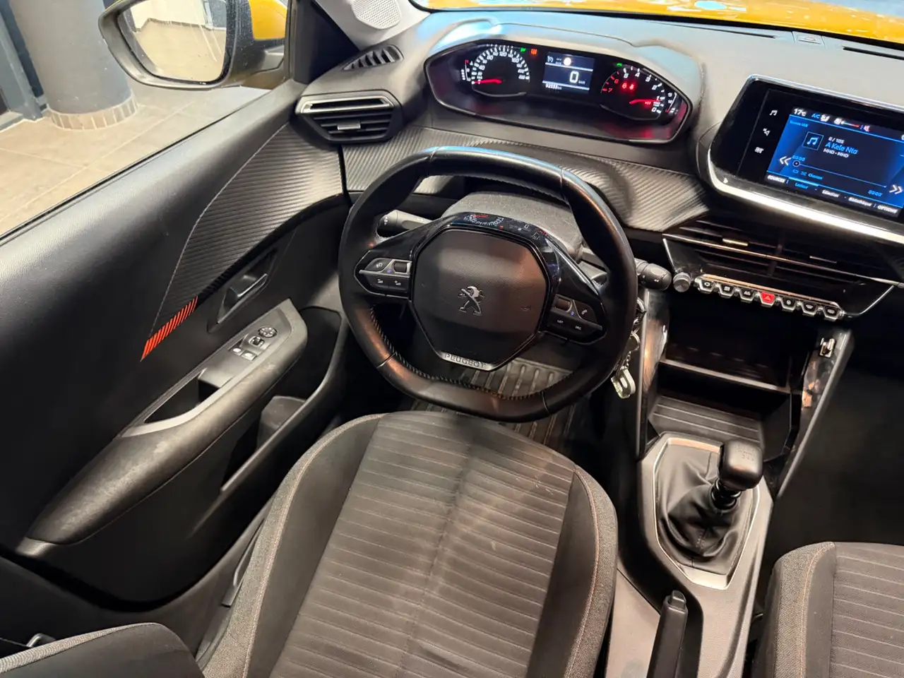 Peugeot 208 208 — photo 28