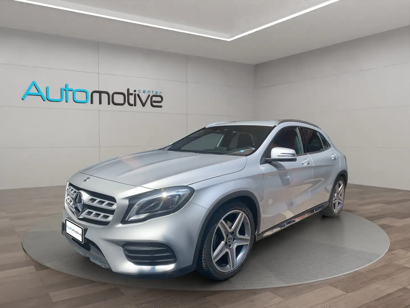 Mercedes-Benz GLA 200 GLA 200 d Sport 4matic auto Gümüş rengi - 1