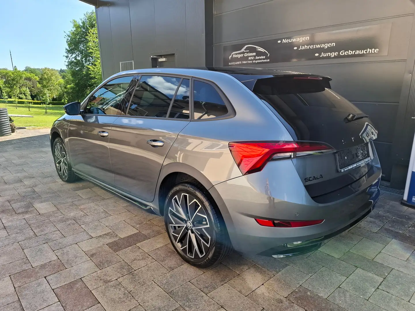 Skoda Scala DSG Monte Carlo Sitz+Lenkrad+Frontscheibenheiz/Cam Grau - 2