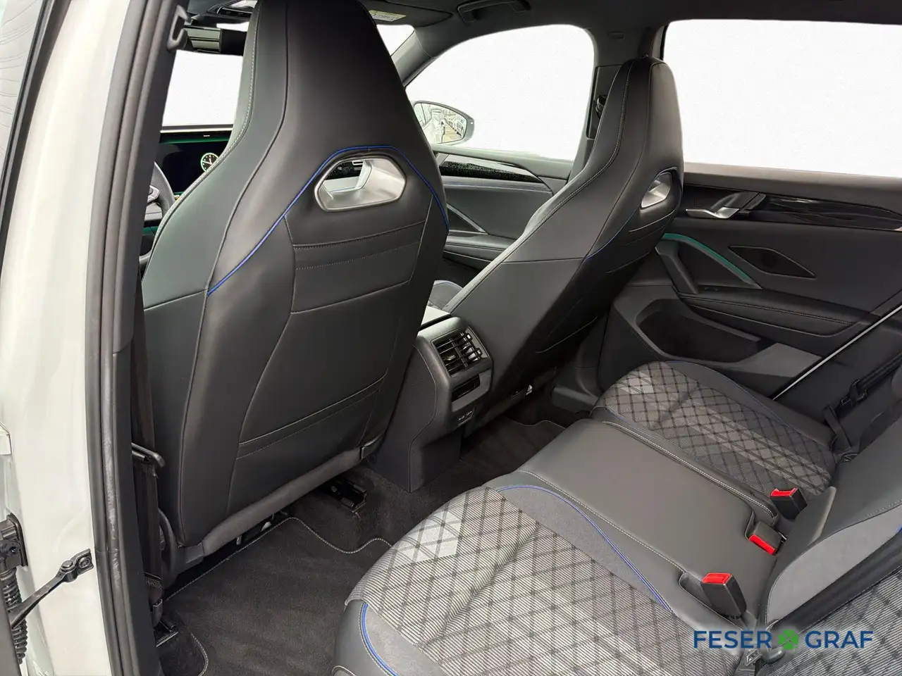 Volkswagen Tiguan 2.0 TDI DSG R-Line BLACK IQ.LIGHT 16