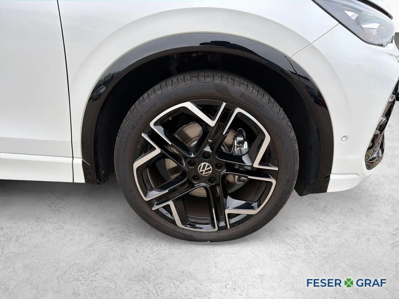 Volkswagen Tiguan 2.0 TDI DSG R-Line BLACK IQ.LIGHT 6