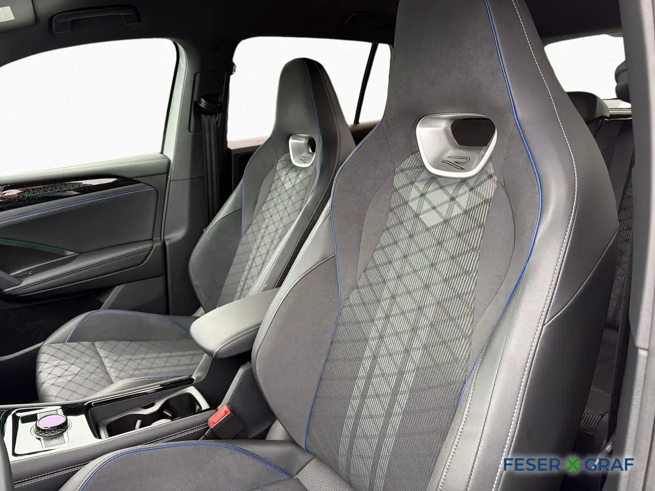 Volkswagen Tiguan 2.0 TDI DSG R-Line BLACK IQ.LIGHT 14