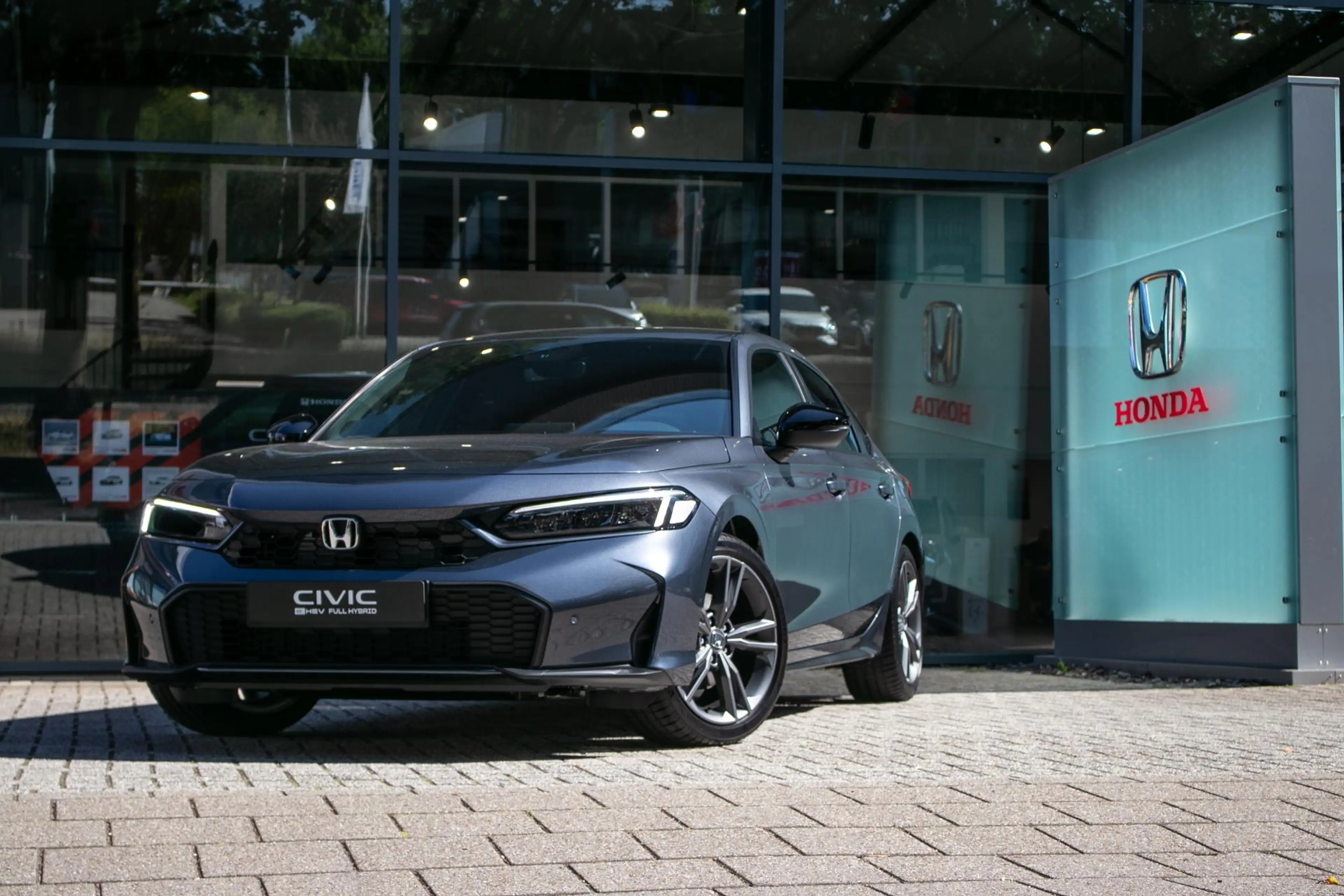 Honda Civic 2.0 e:HEV Sport — photo 12