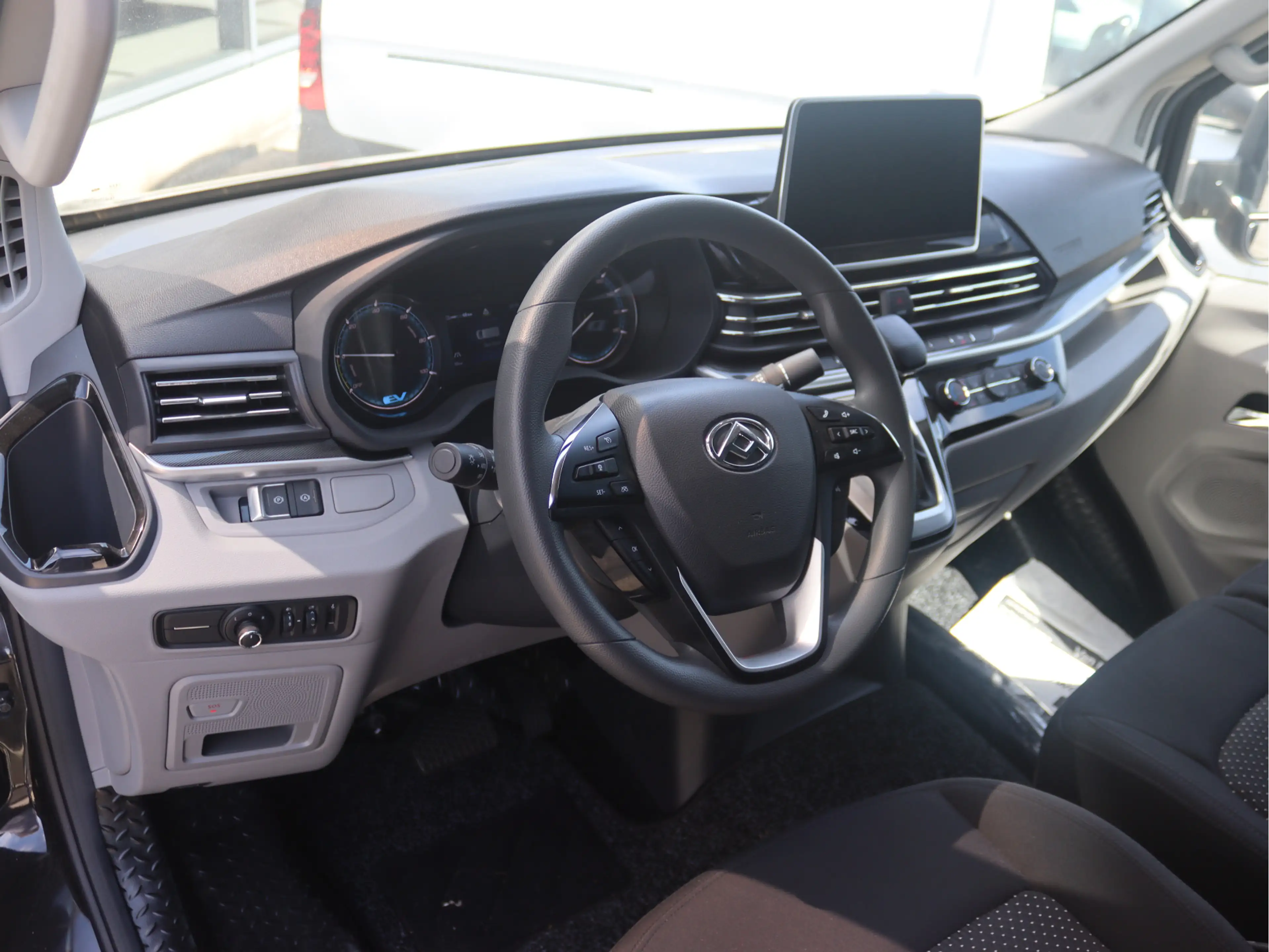 Maxus eDeliver 9 L3 Business DEAL 65 kWh — photo 4