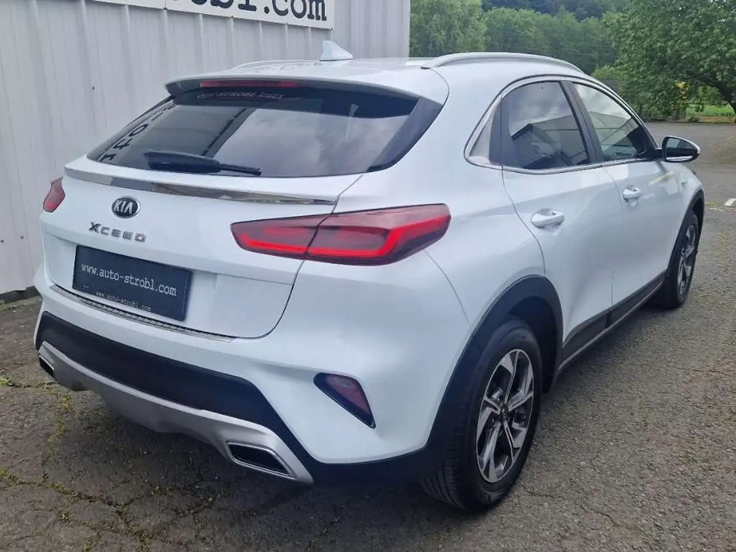Kia XCeed 1,6 CRDI SCR Silber Limousine Weiß - 2
