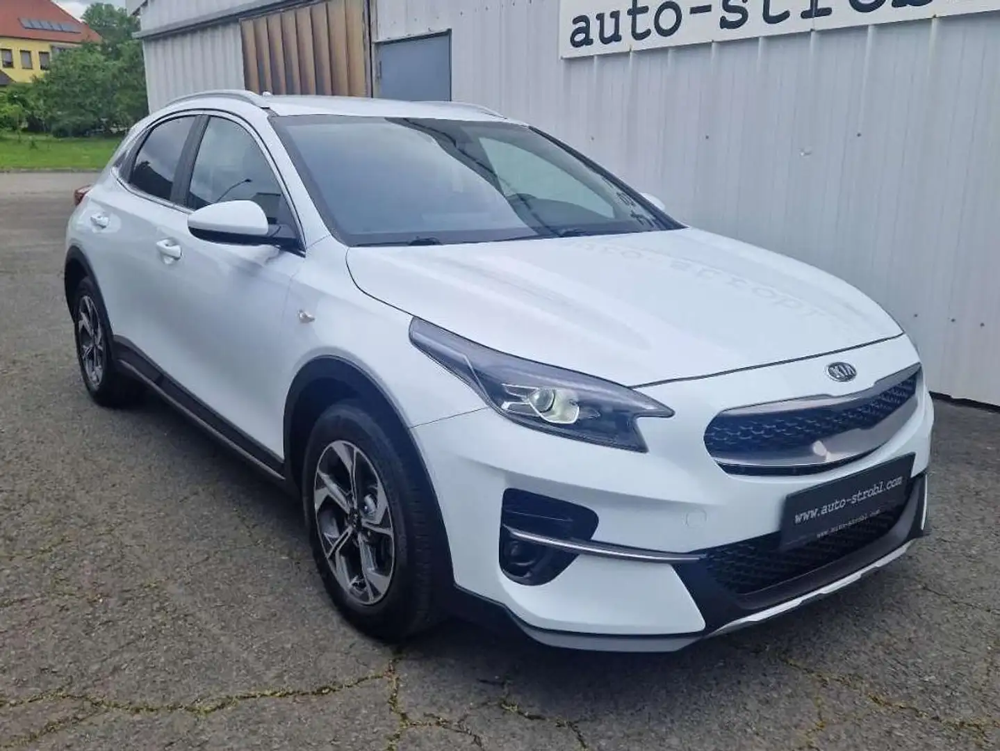 Kia XCeed 1,6 CRDI SCR Silber Limousine Weiß - 1