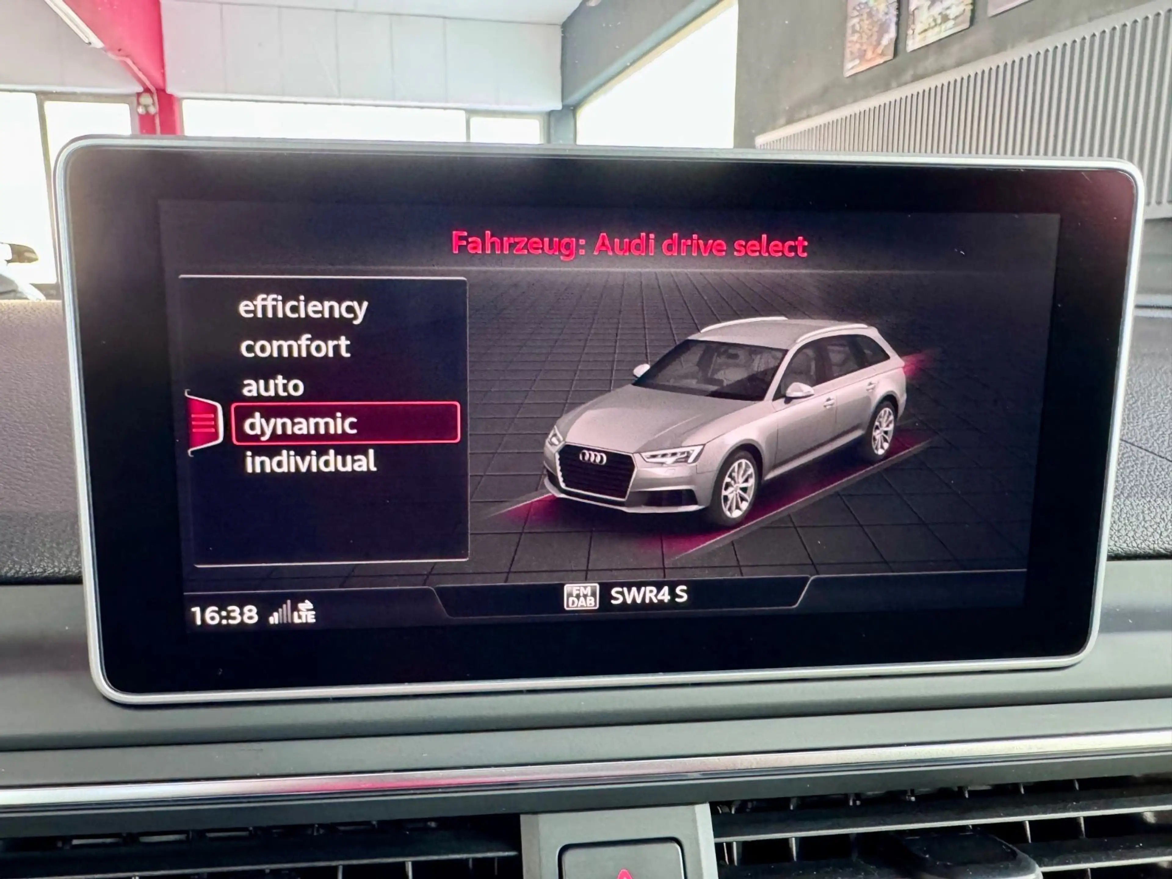 Audi S4 Avant 3.0TFSI HeadUp Virtual B&O KeylesGo 19 — photo 15