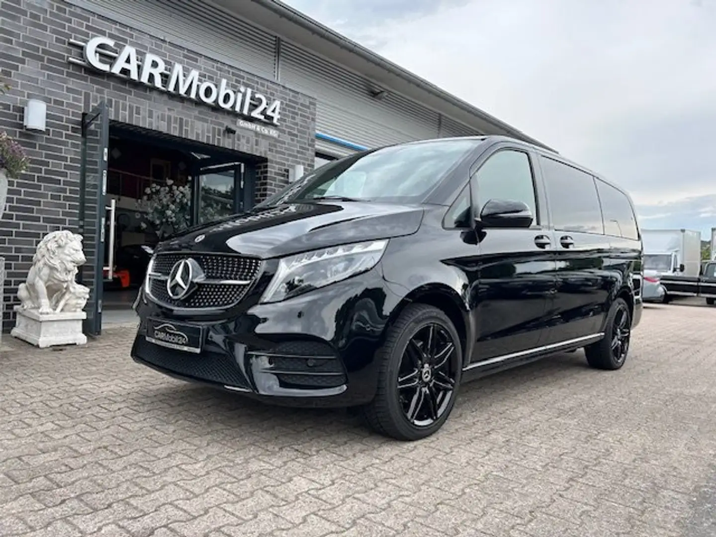 Mercedes-Benz V 300 d lang 4Matic 9G-TRONIC Avantgarde Edition AMG Schwarz - 1