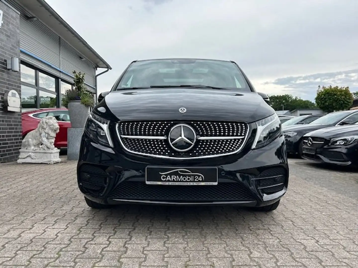 Mercedes-Benz V 300 d lang 4Matic 9G-TRONIC Avantgarde Edition AMG Schwarz - 2