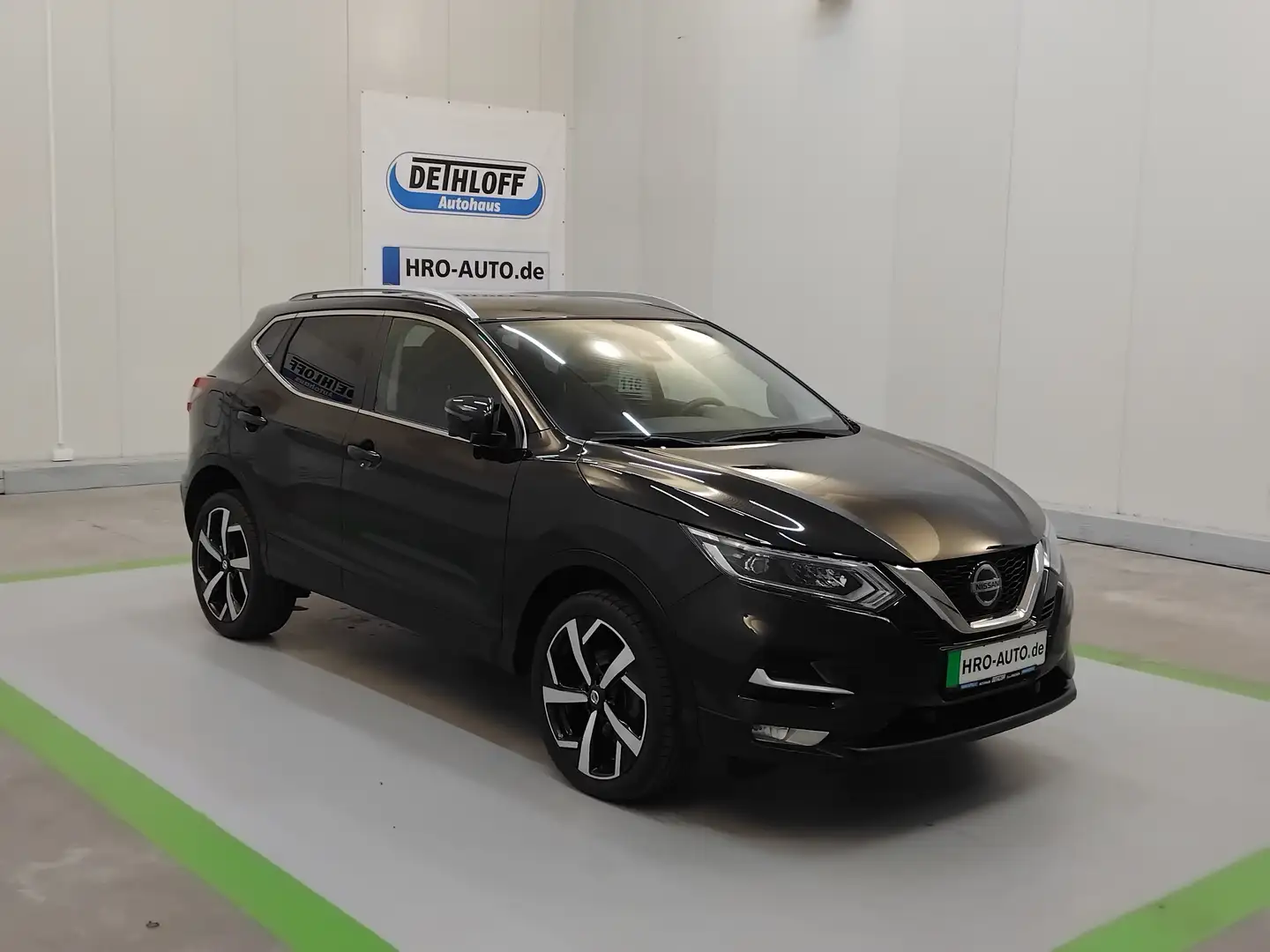 Nissan Qashqai 1.3 DIG-T Tekna 4x2 Schwarz - 1